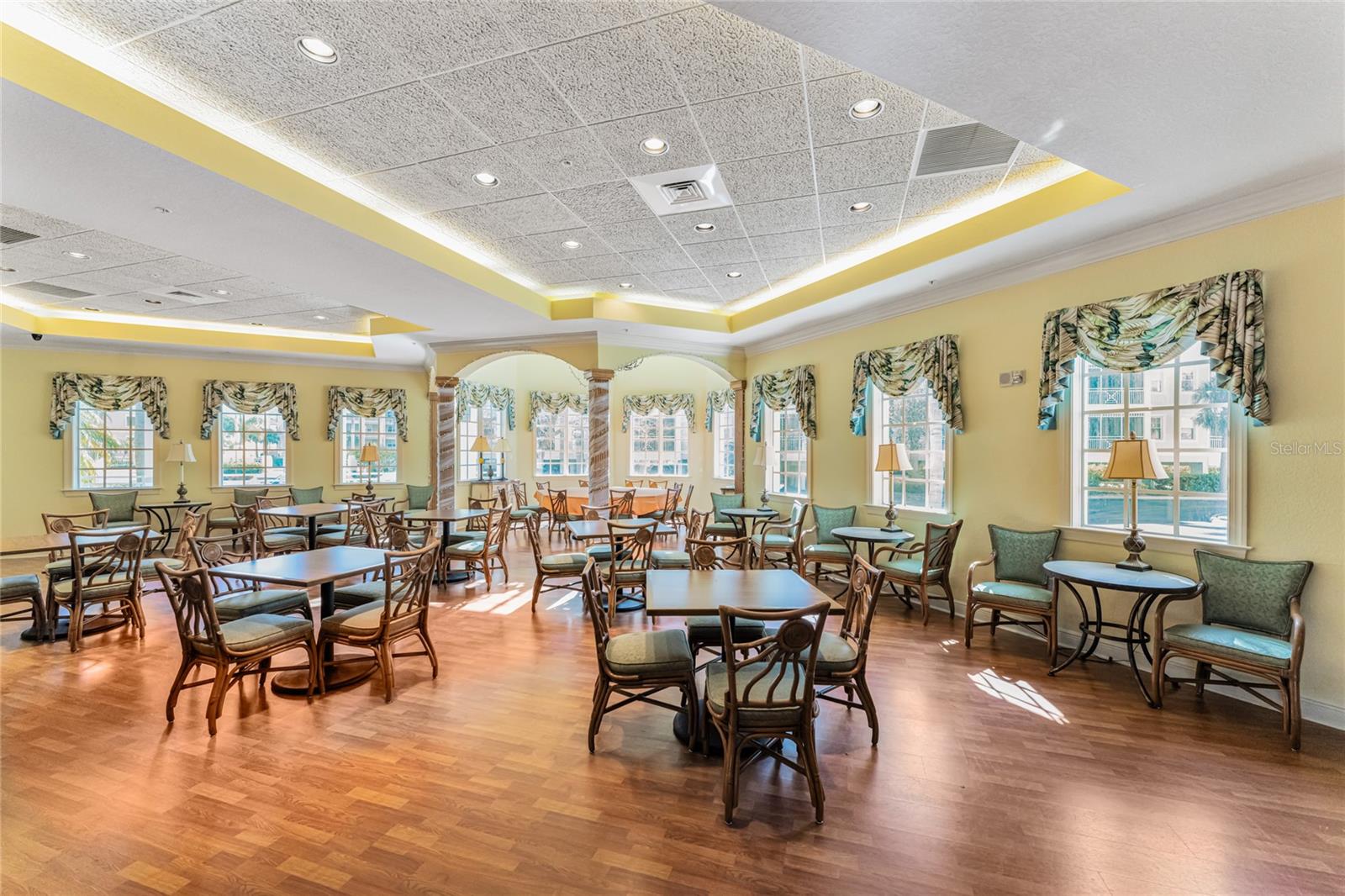 5117 MELBOURNE ST #B304