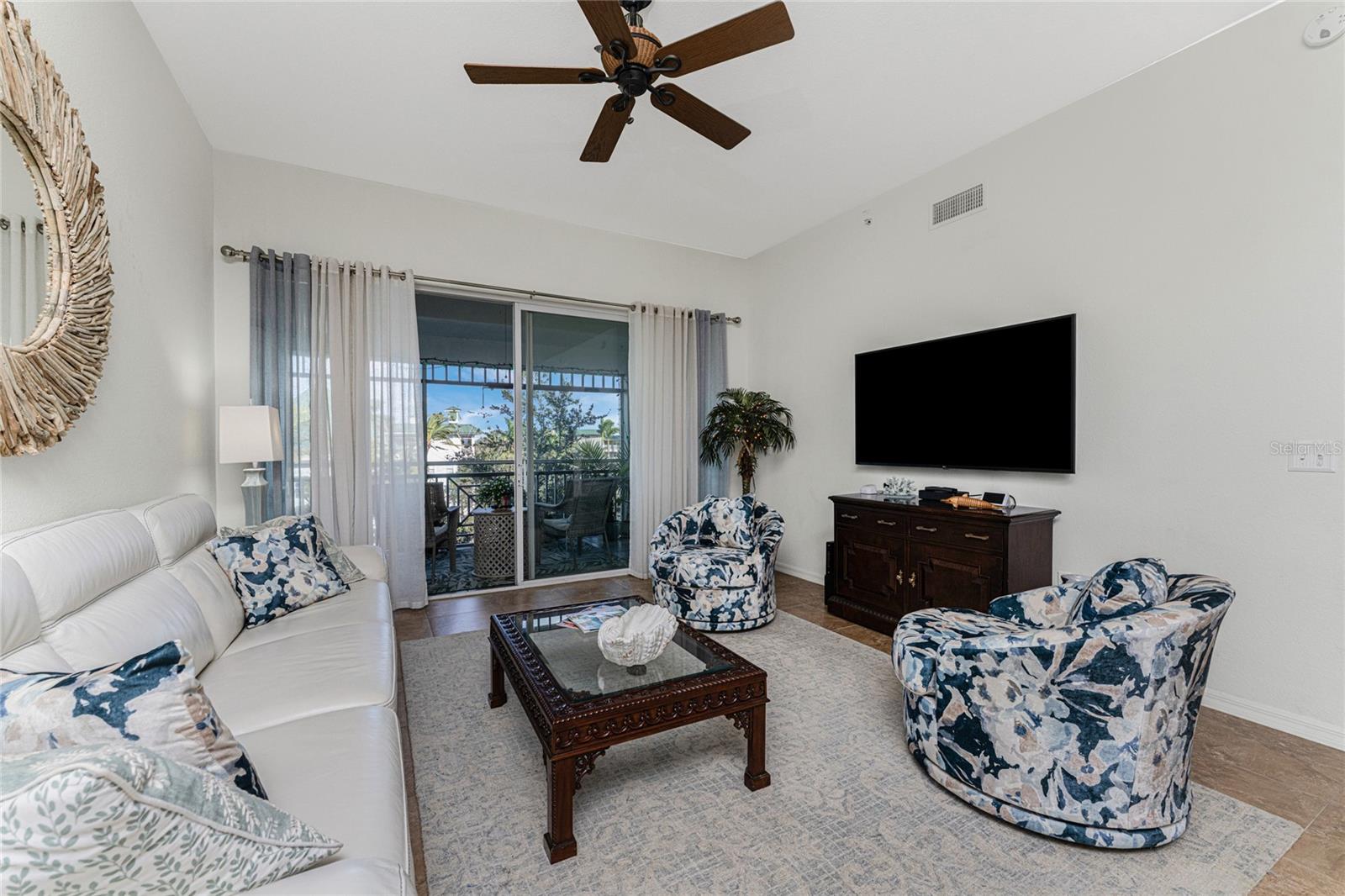 5117 MELBOURNE ST #B304