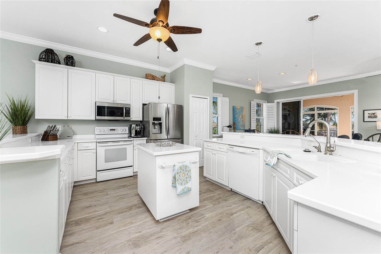 3464 SUNSET KEY CIR #103