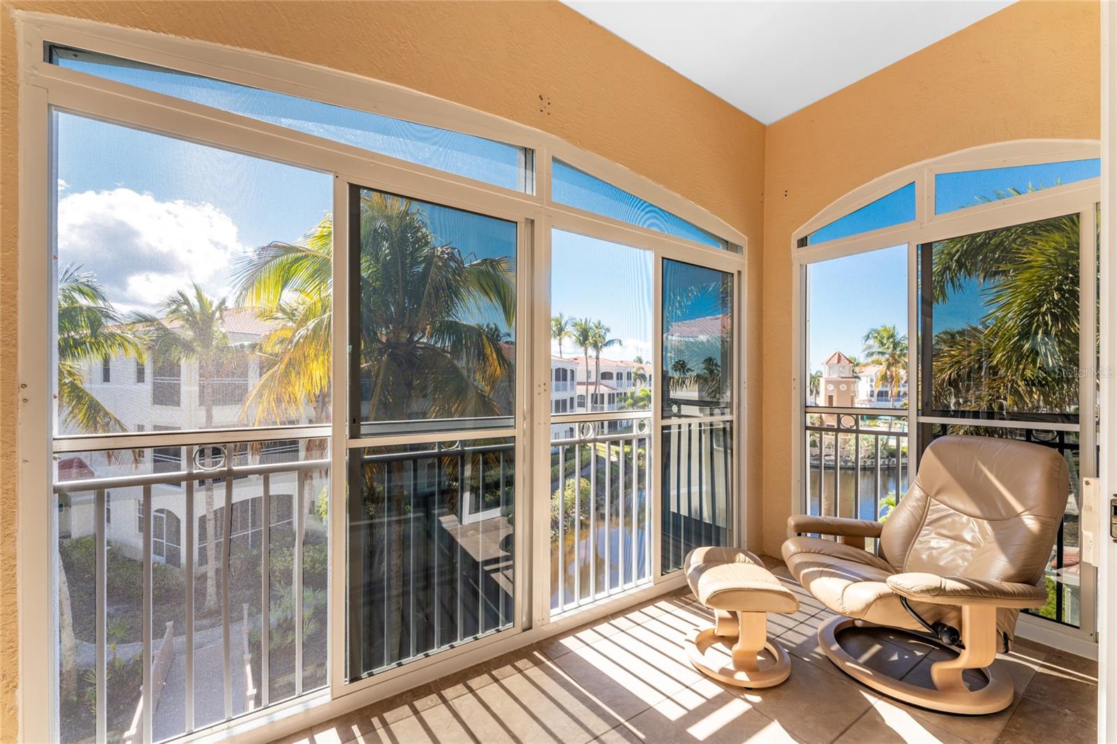 3464 SUNSET KEY CIR #103