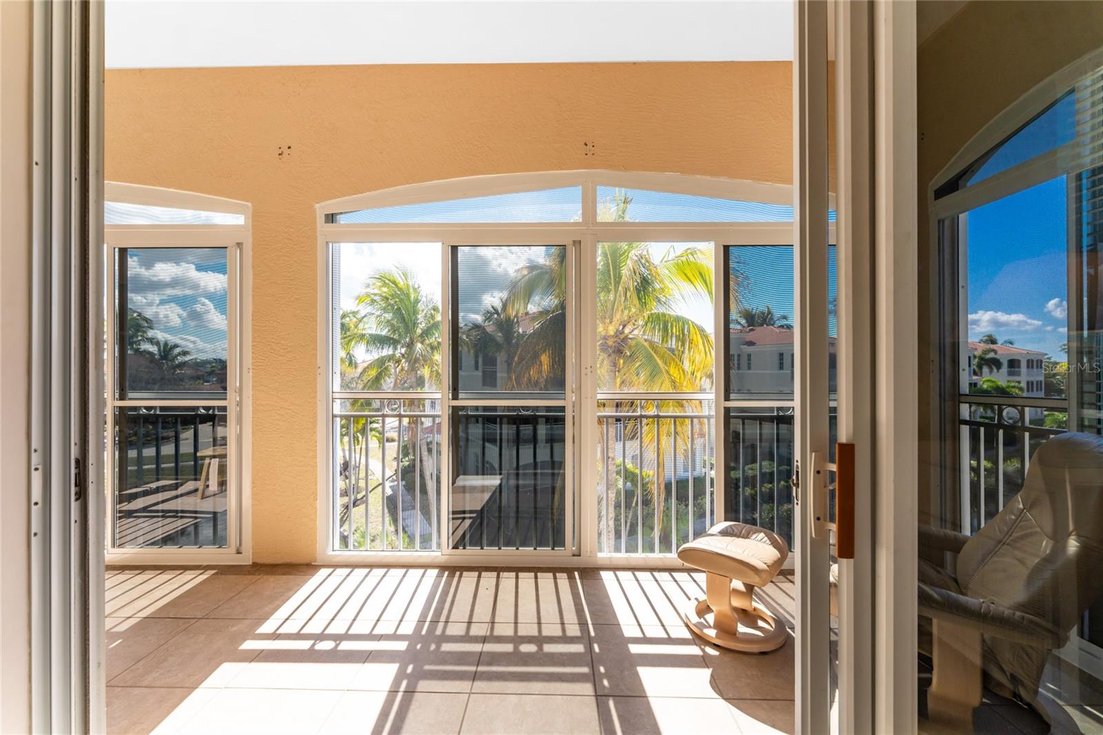 3464 SUNSET KEY CIR #103