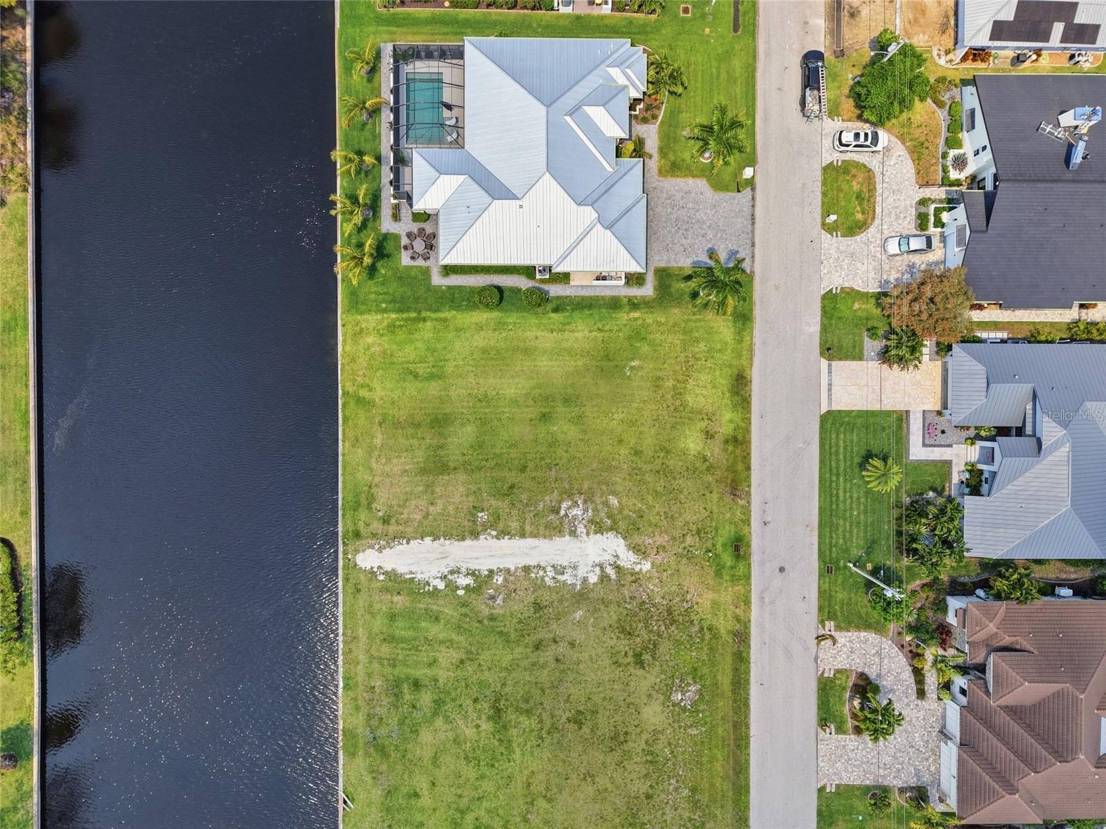 81 COLONY POINT DR