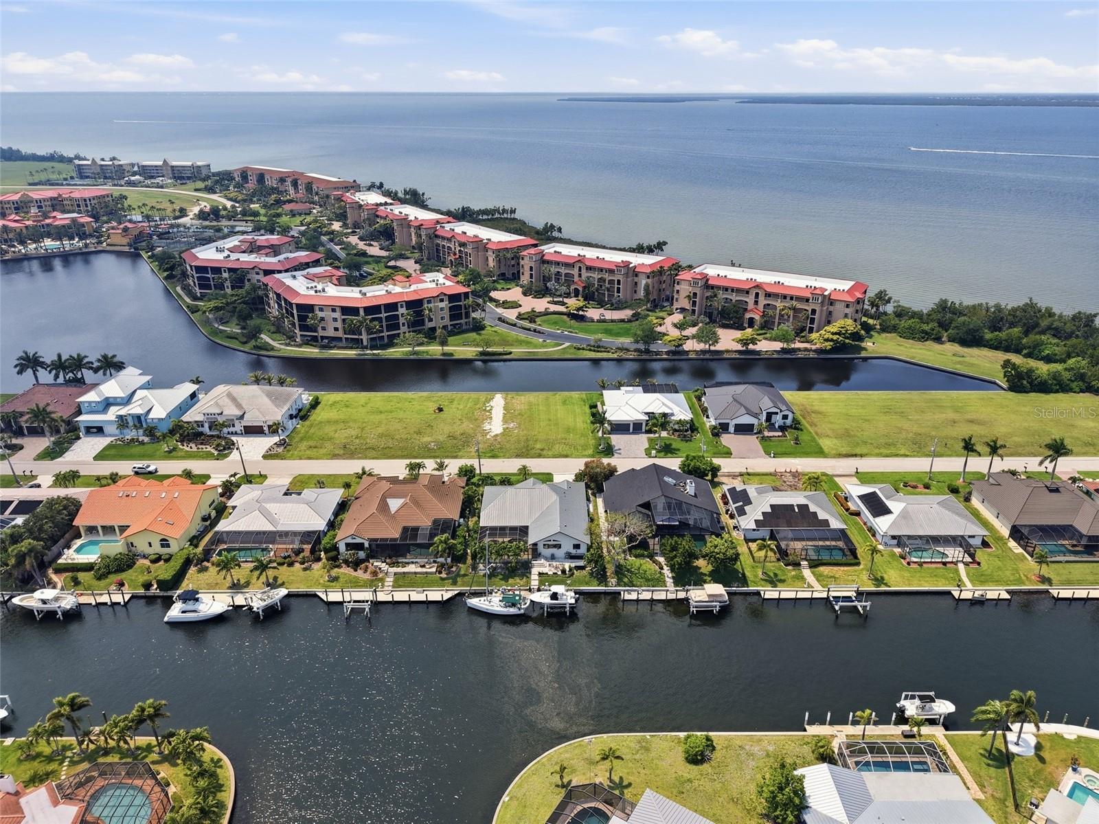 81 COLONY POINT DR