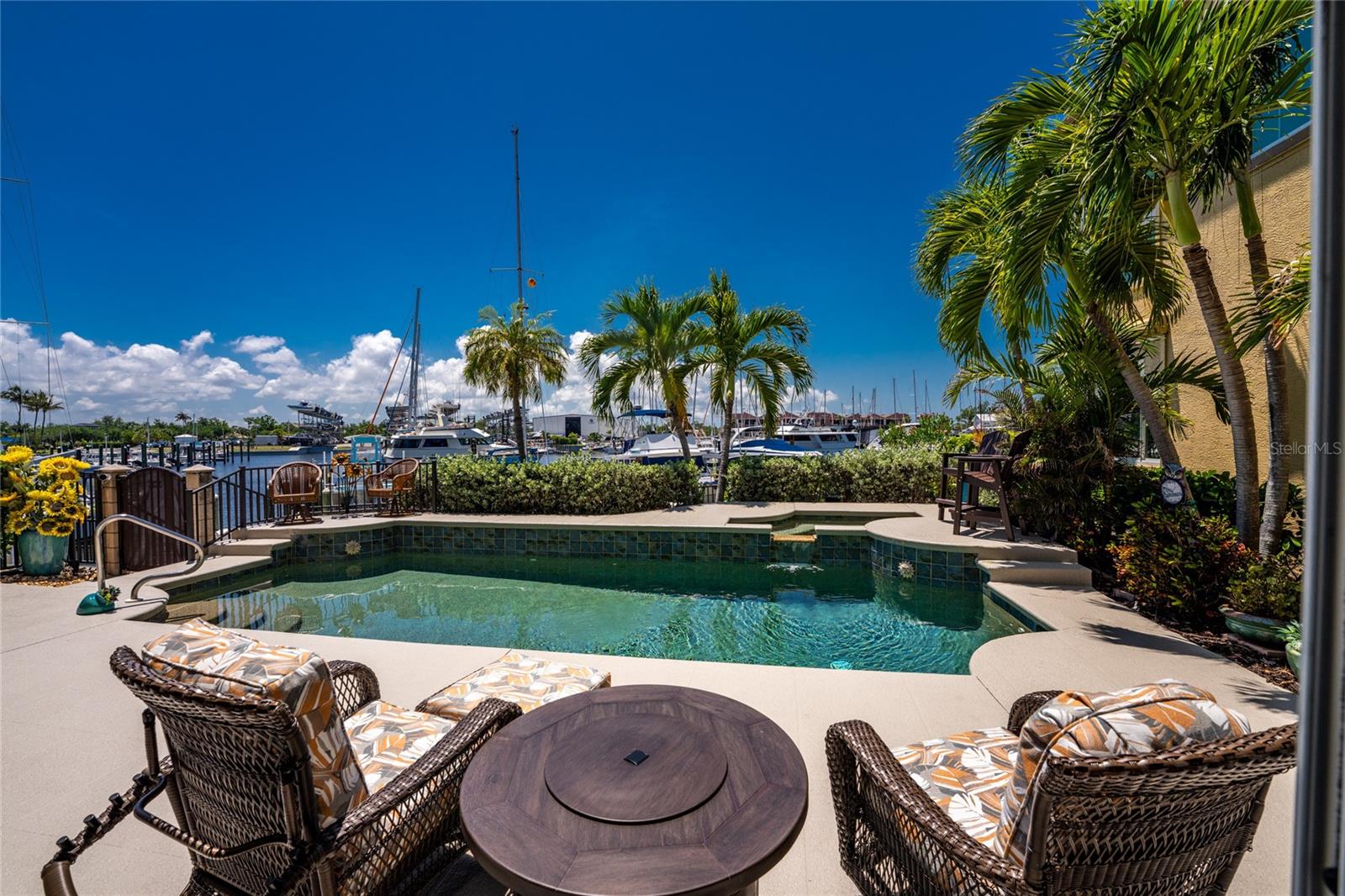 3213 SUNSET KEY CIR