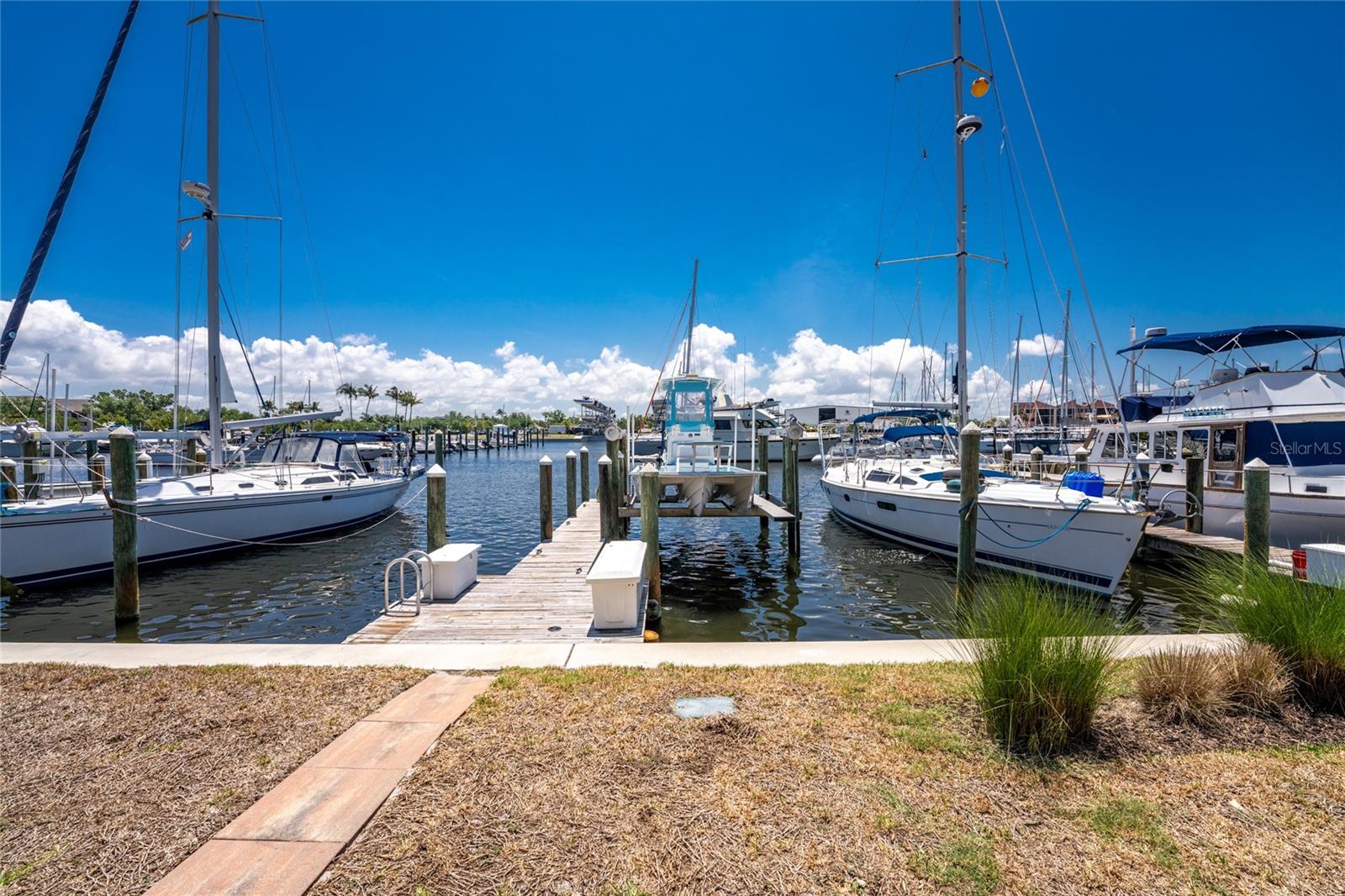 3213 SUNSET KEY CIR