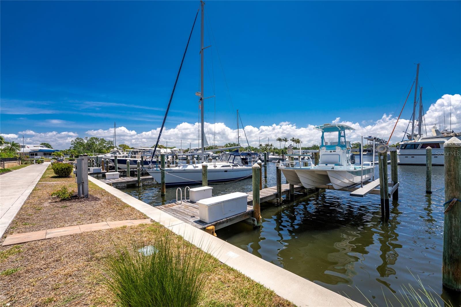 3213 SUNSET KEY CIR