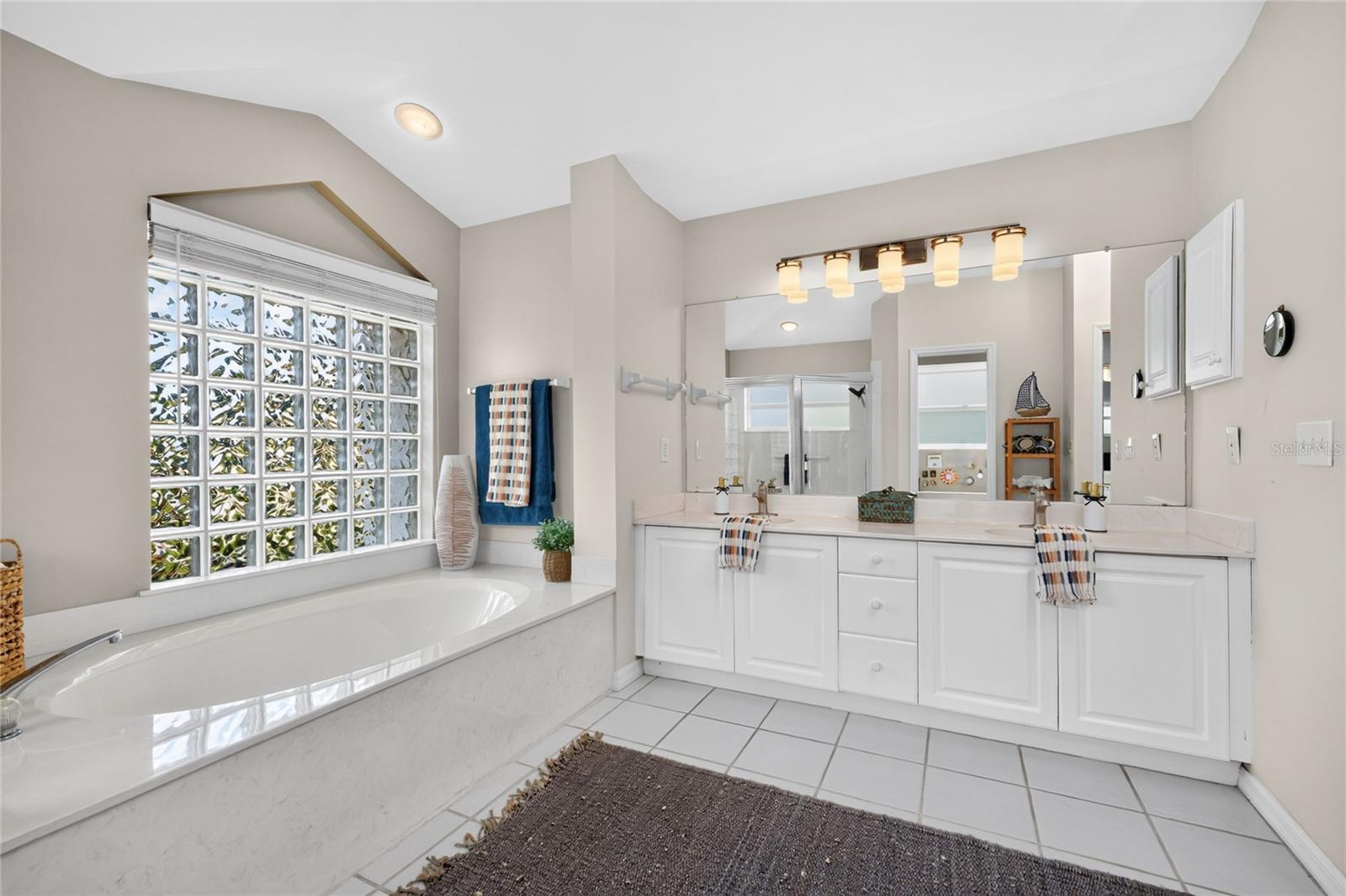 6011 KEY LARGO CIR