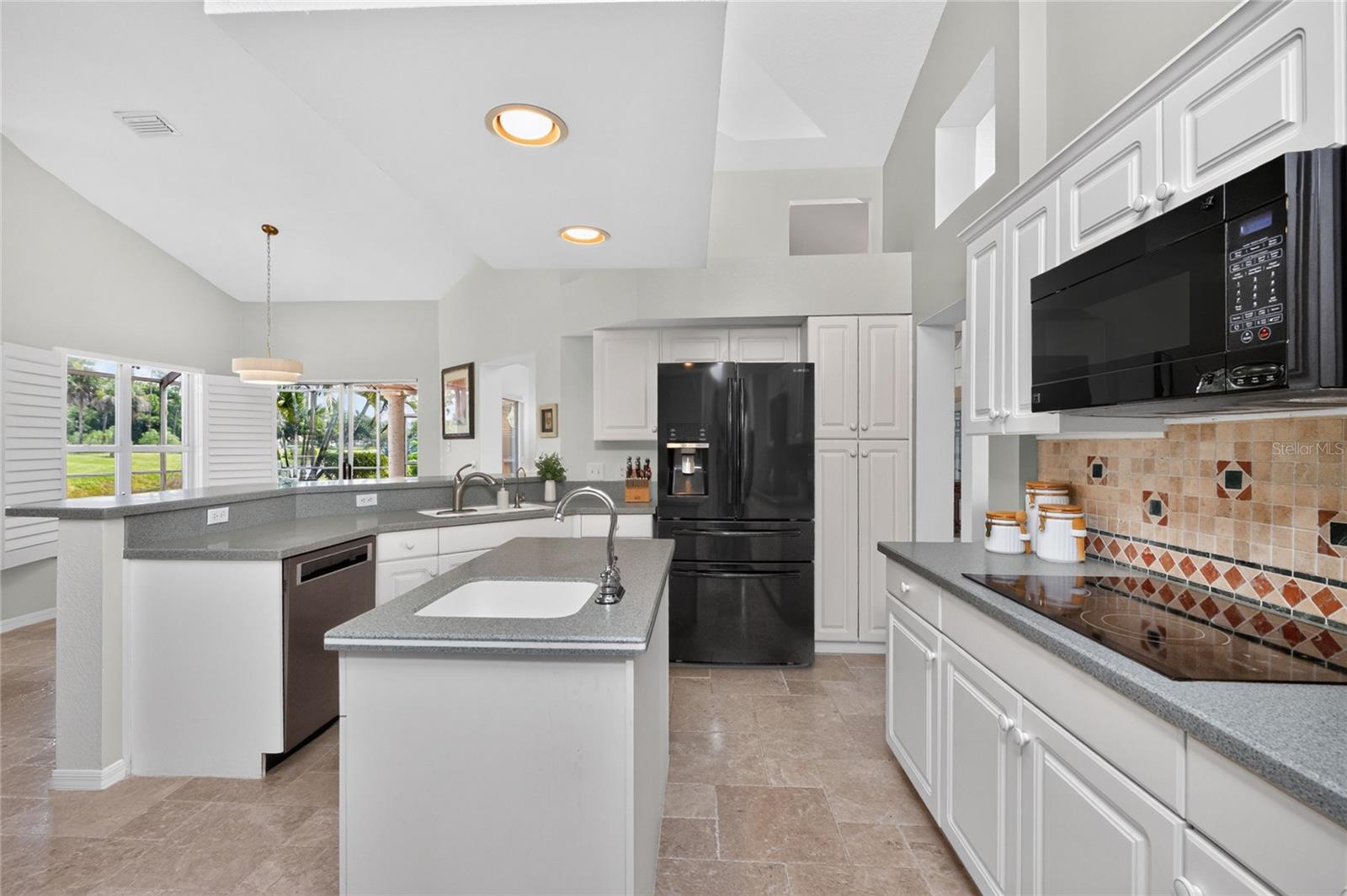 6011 KEY LARGO CIR
