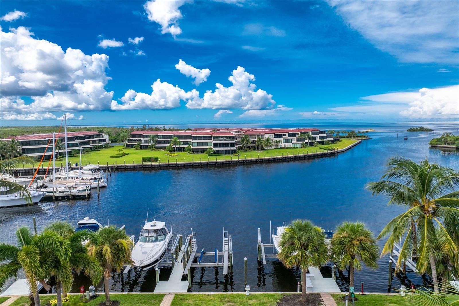 3313 SUNSET KEY CIR #402