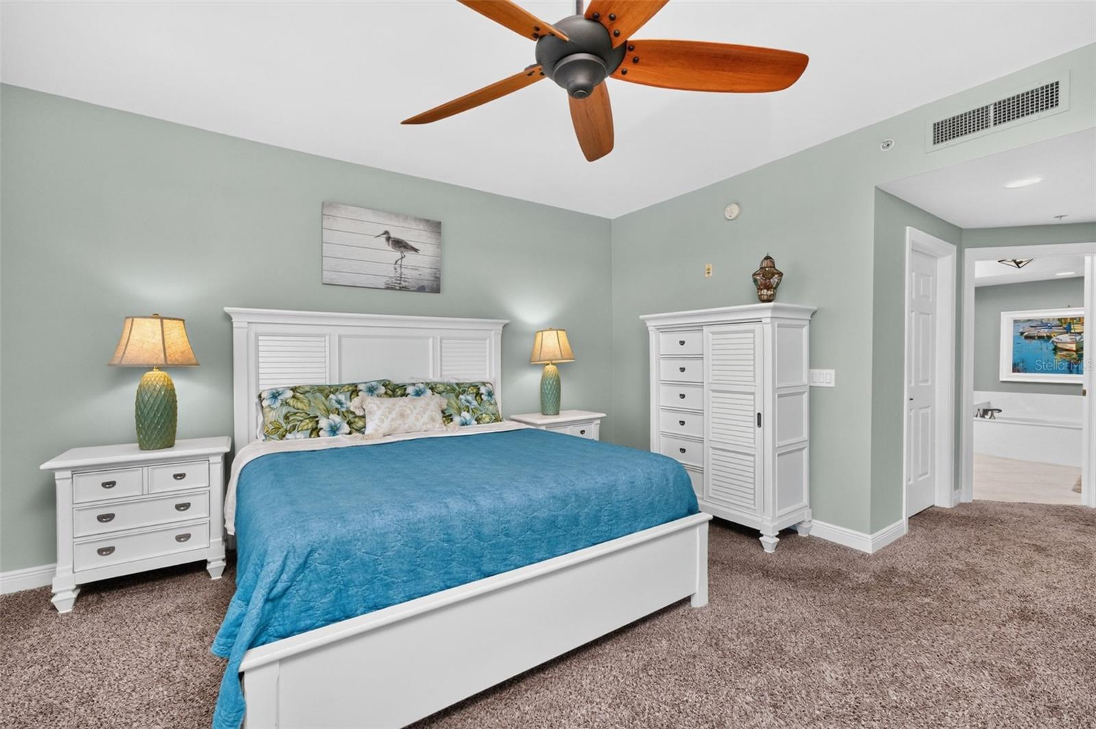 3313 SUNSET KEY CIR #402