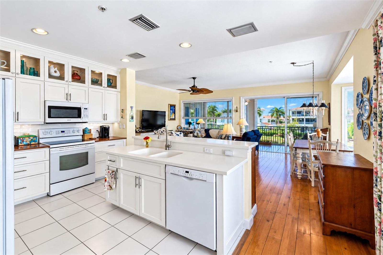 3444 SUNSET KEY CIR #102