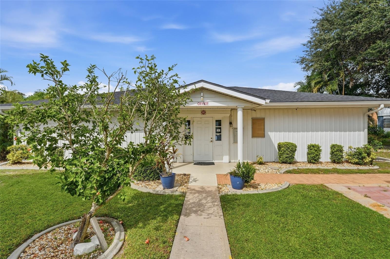 4158 TAMIAMI TRL #P4