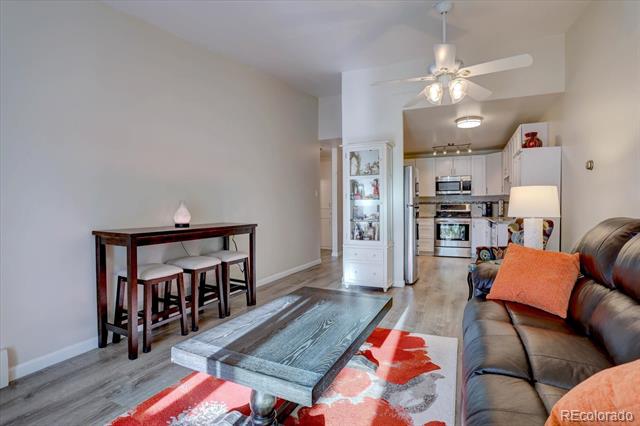 625 S Clinton Street Unit: 6B