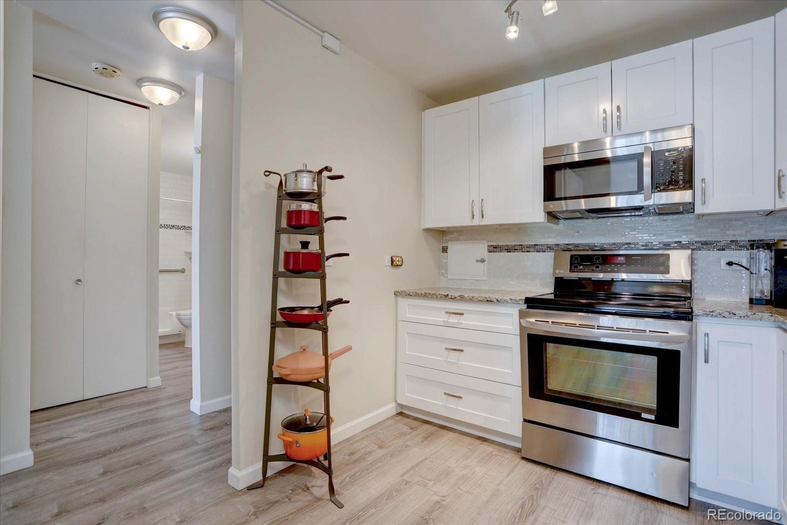 625 S Clinton Street Unit: 6B