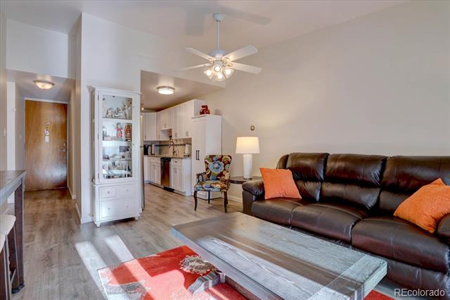 625 S Clinton Street Unit: 6B