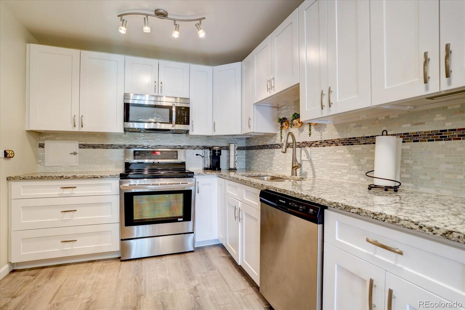 625 S Clinton Street Unit: 6B