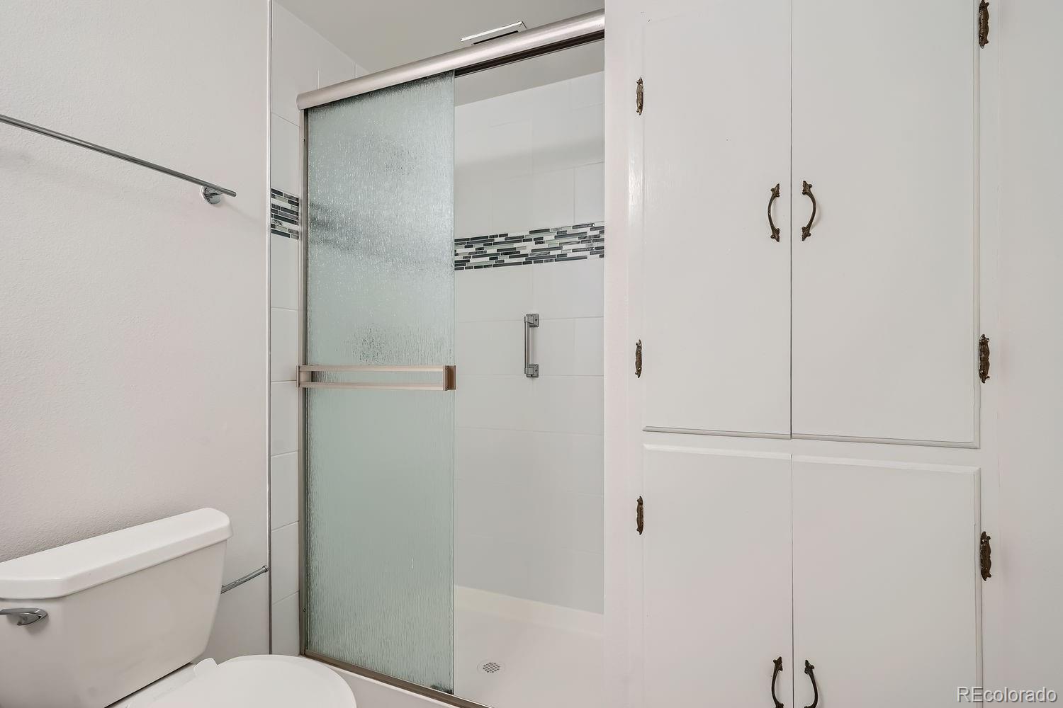 650 S Clinton Street Unit: 4D