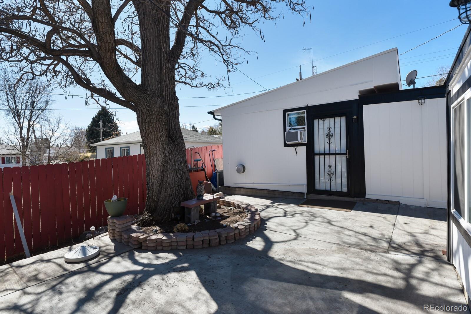 785 S Navajo Street