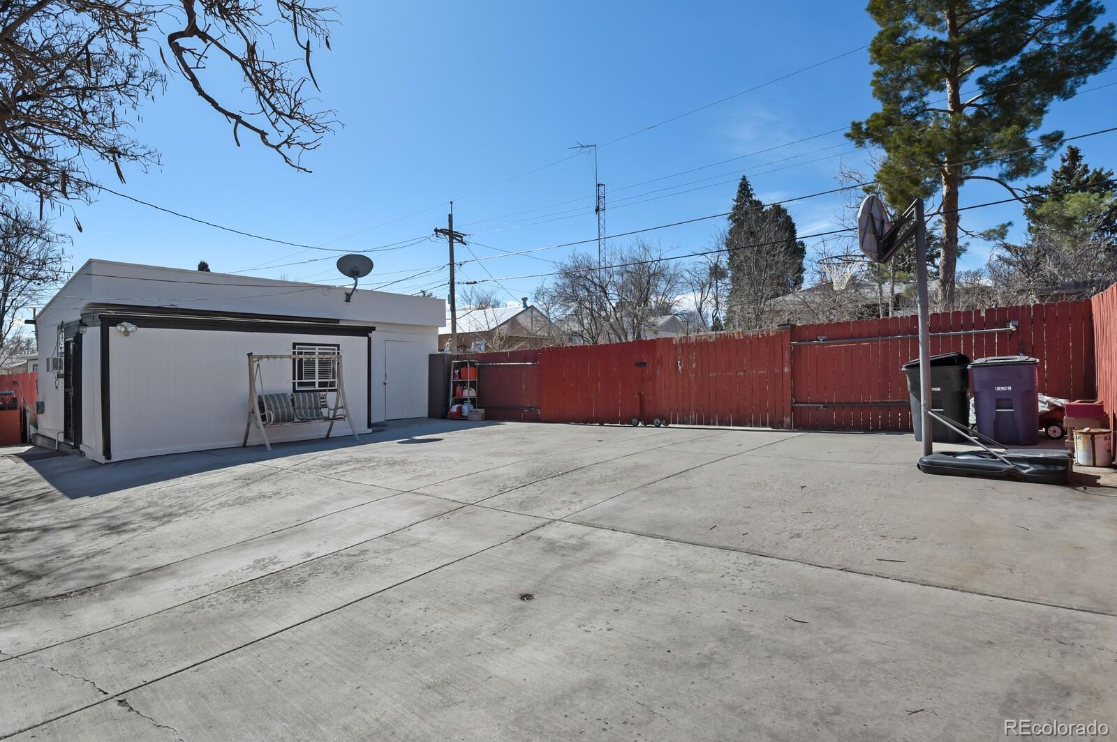 785 S Navajo Street