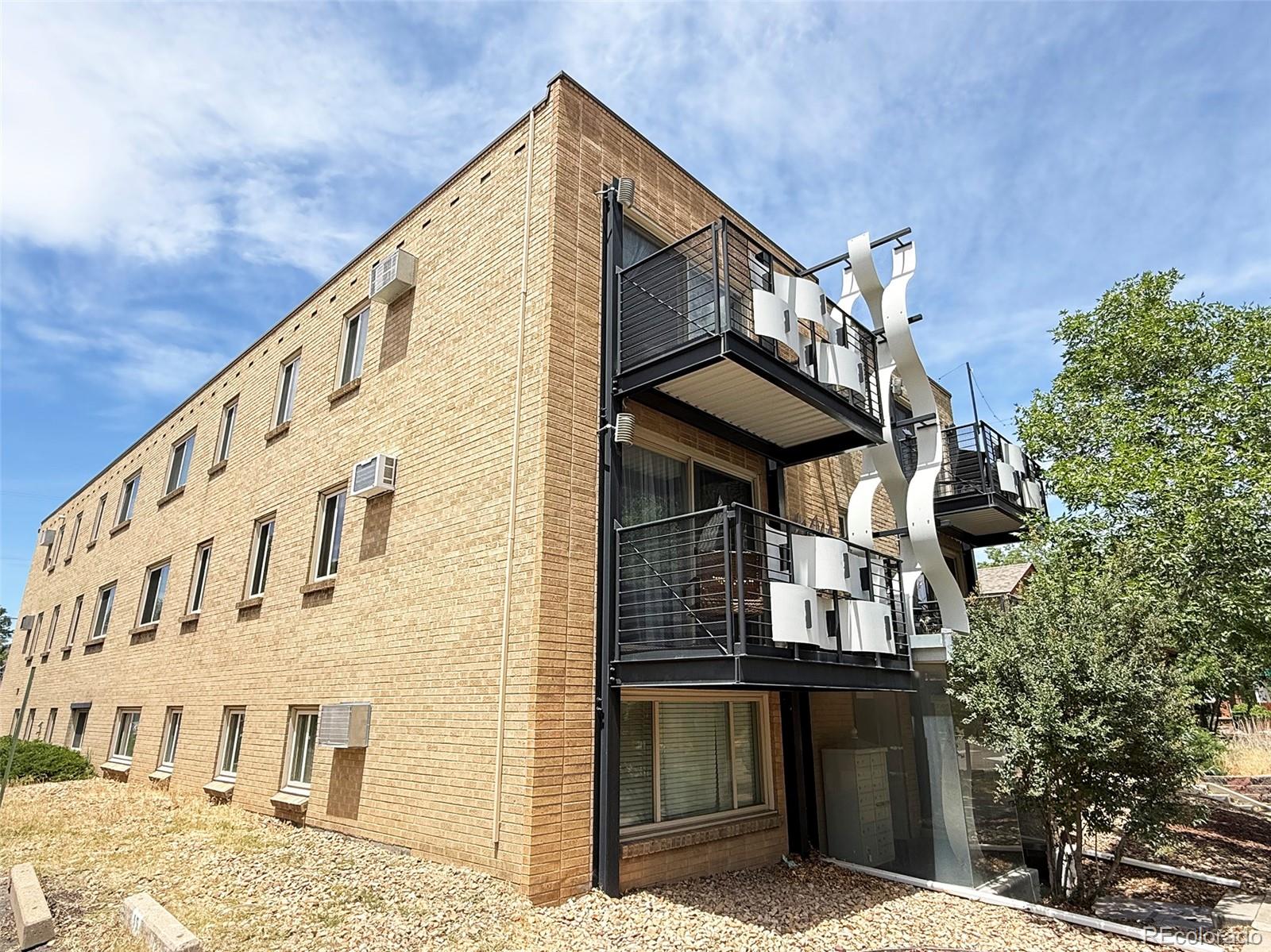 271 N Grant Street Unit: 202