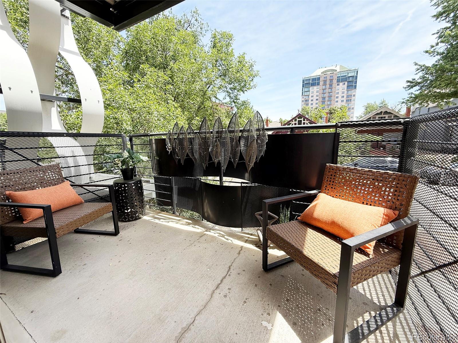 271 N Grant Street Unit: 202