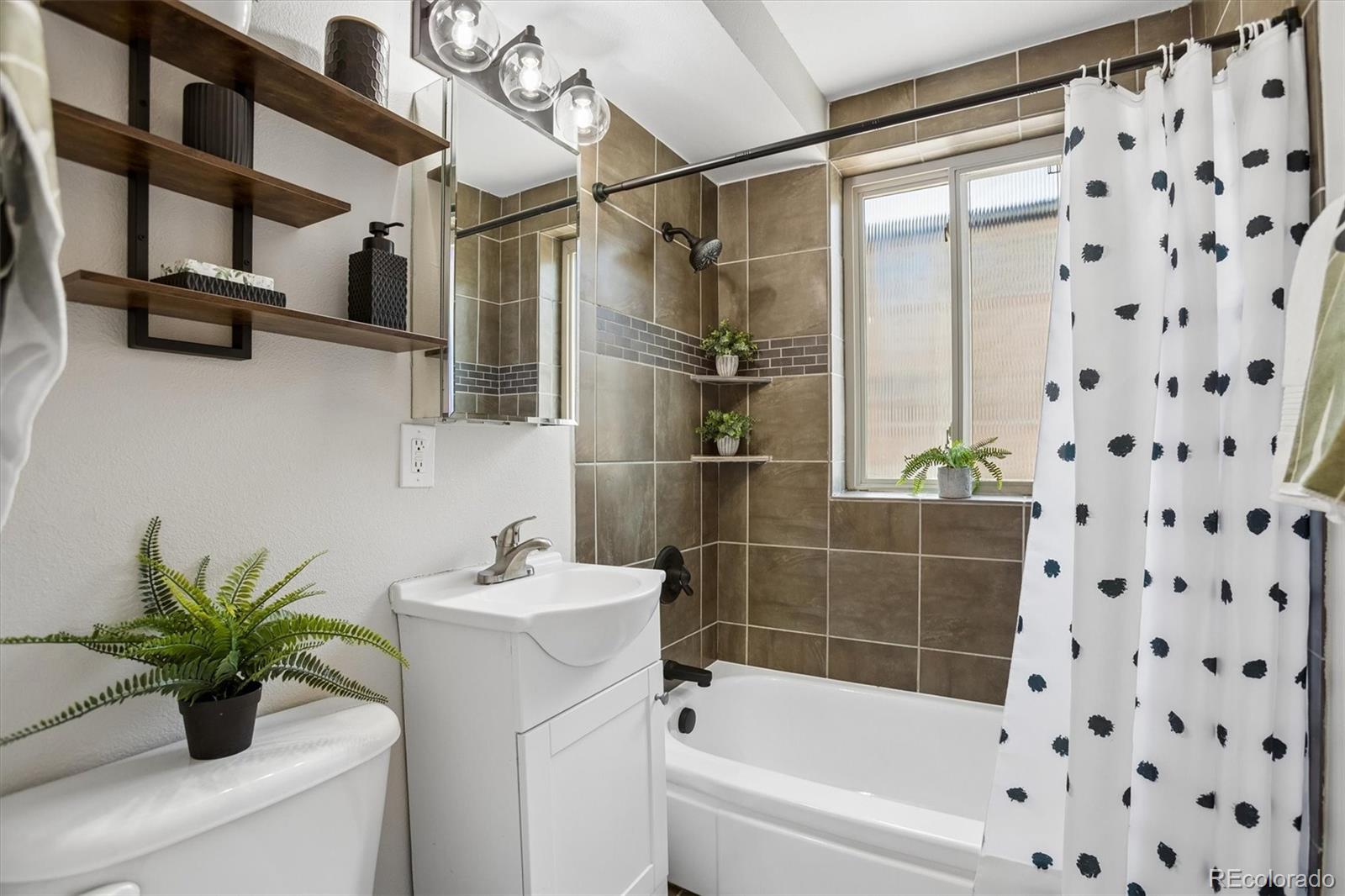 271 N Grant Street Unit: 202