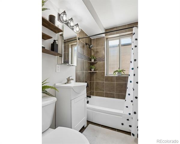 271 N Grant Street Unit: 202