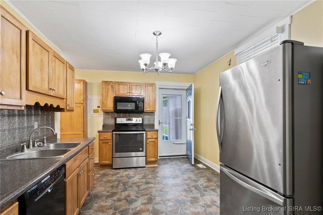 816 W Main Street