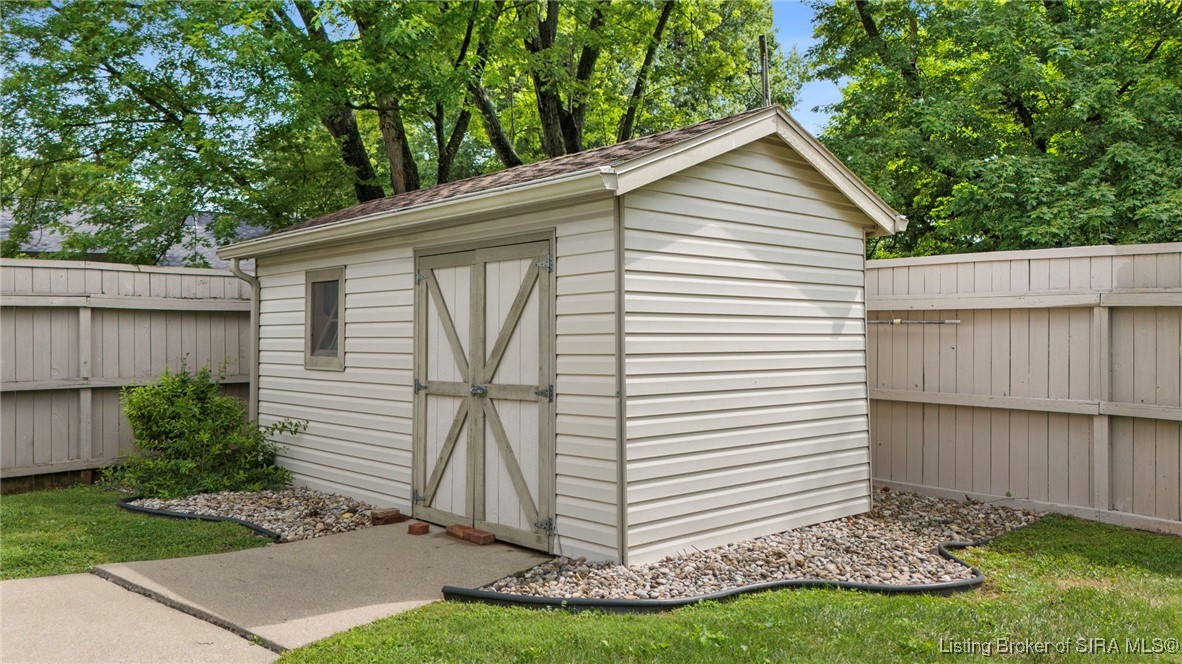 1112 Autumnwood Lane