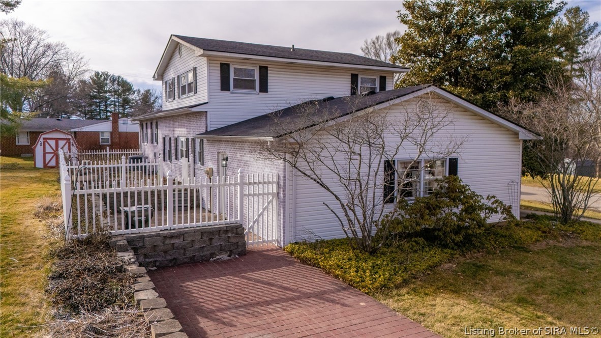 1835 Greenhills Drive