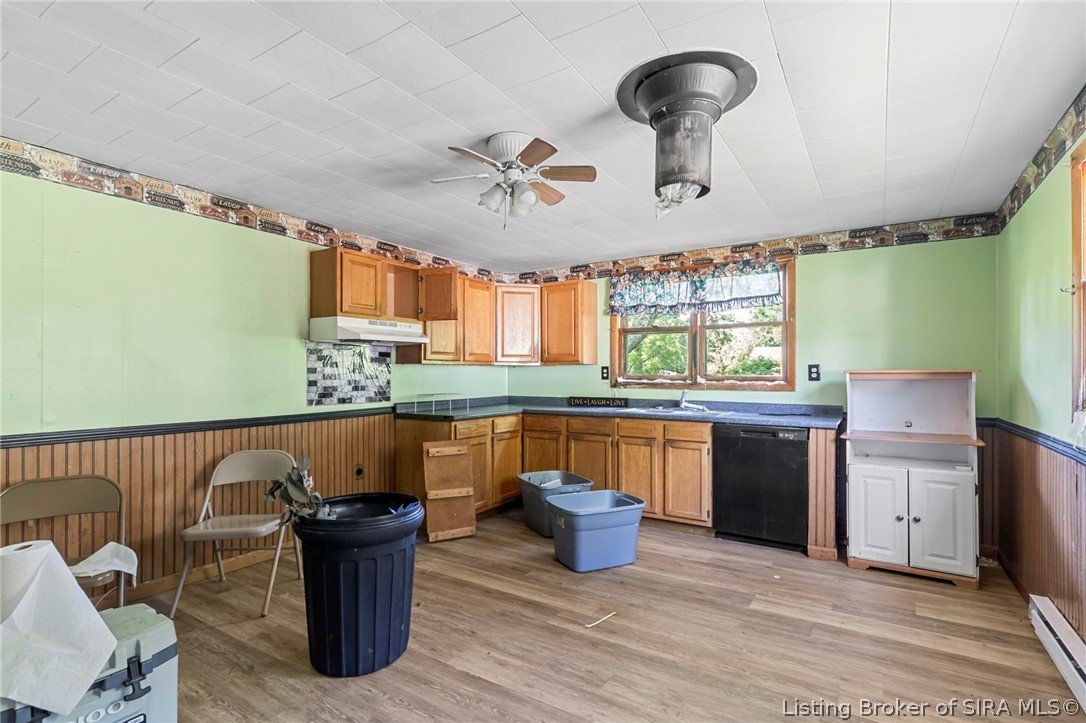 8033 N Oliver Lane