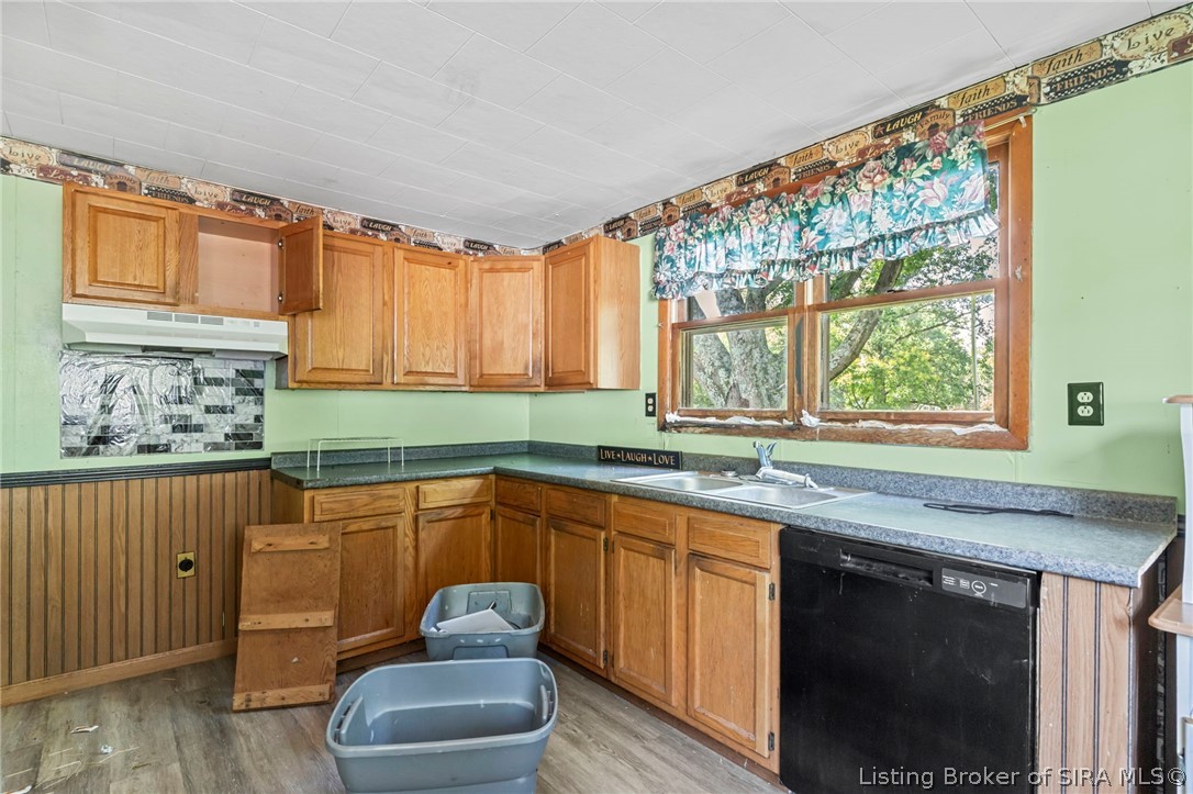 8033 N Oliver Lane