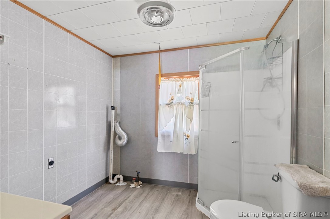 8033 N Oliver Lane