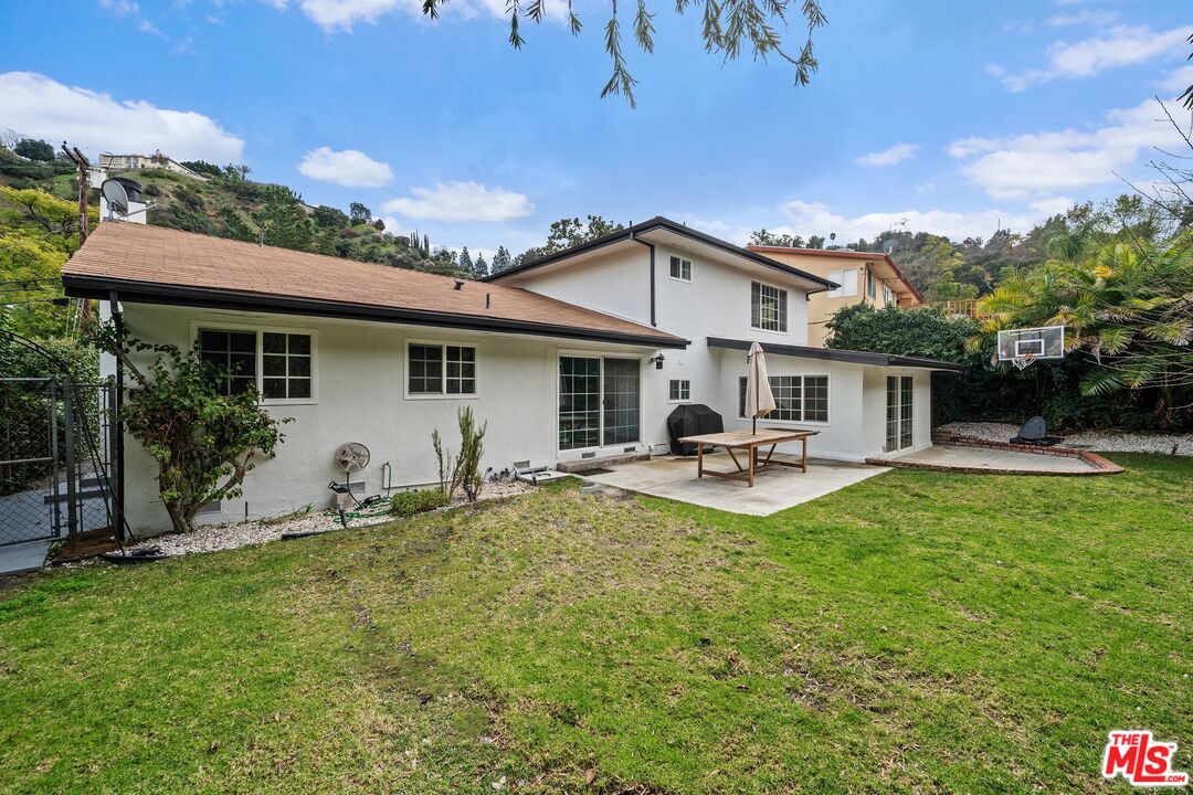 3549 Stone Canyon Ave