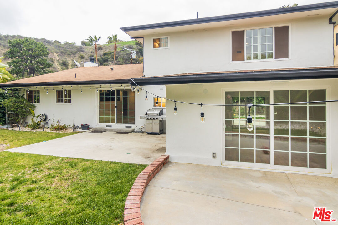 3549 Stone Canyon Ave