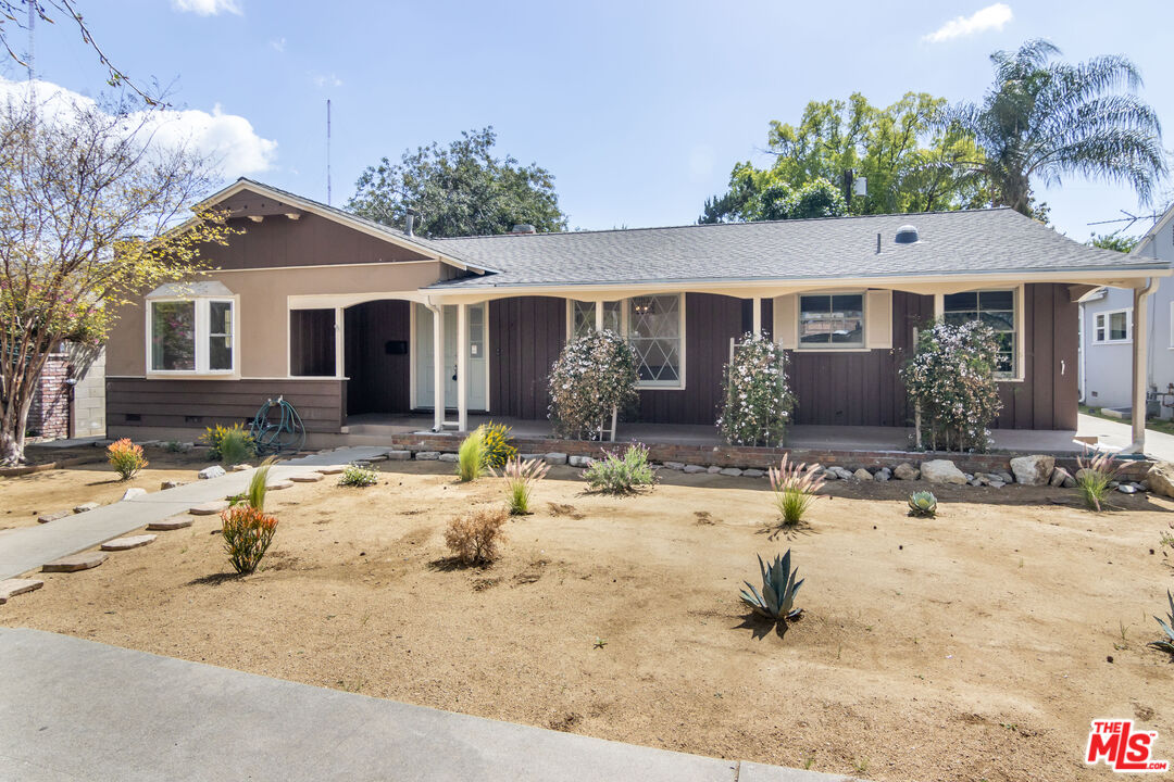 12818 Hatteras St