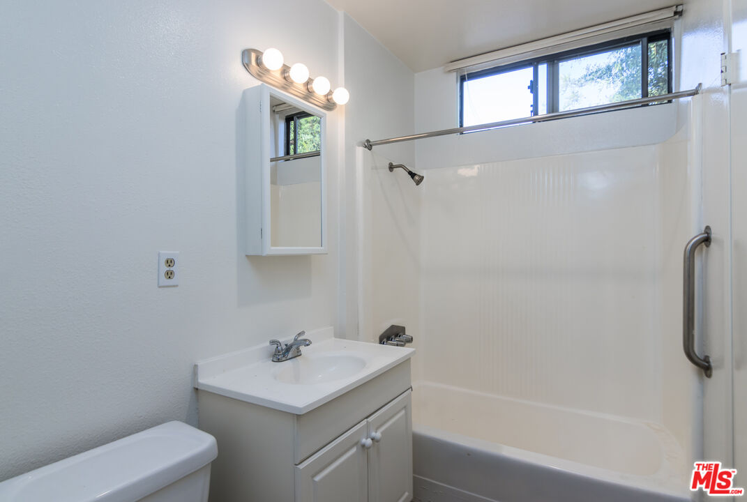 14912 Dickens St Unit: 1