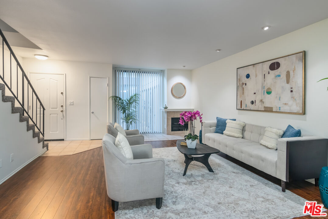 14912 Dickens St Unit: 1