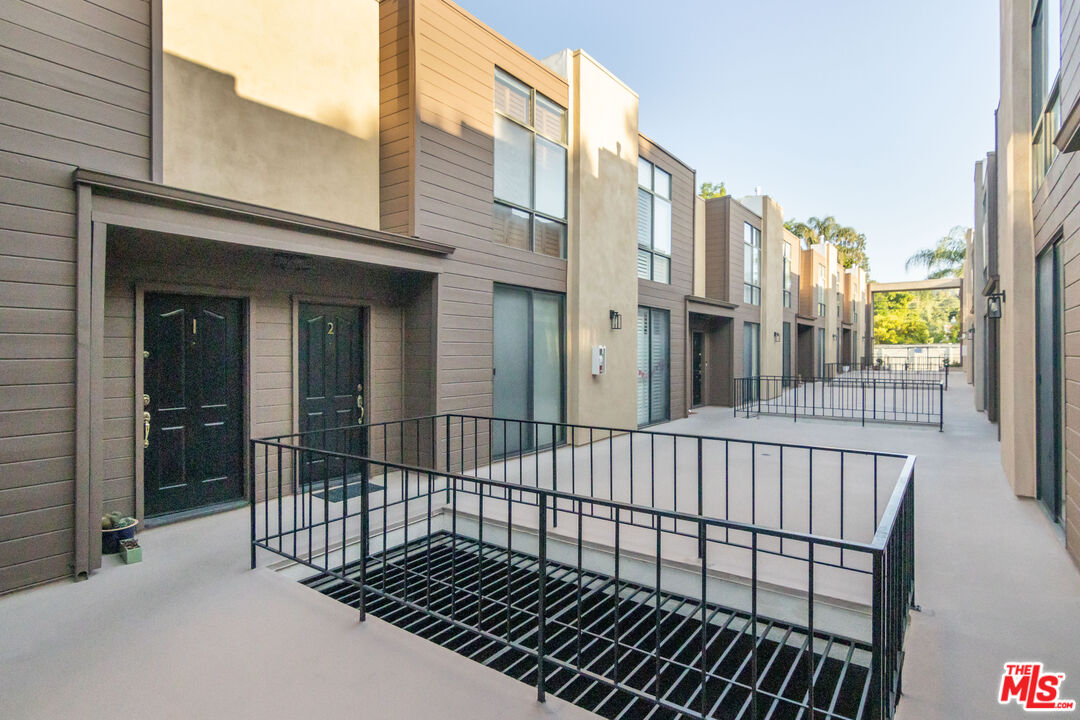 14912 Dickens St Unit: 1