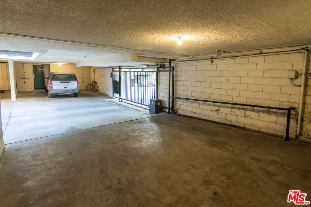 14912 Dickens St Unit: 1