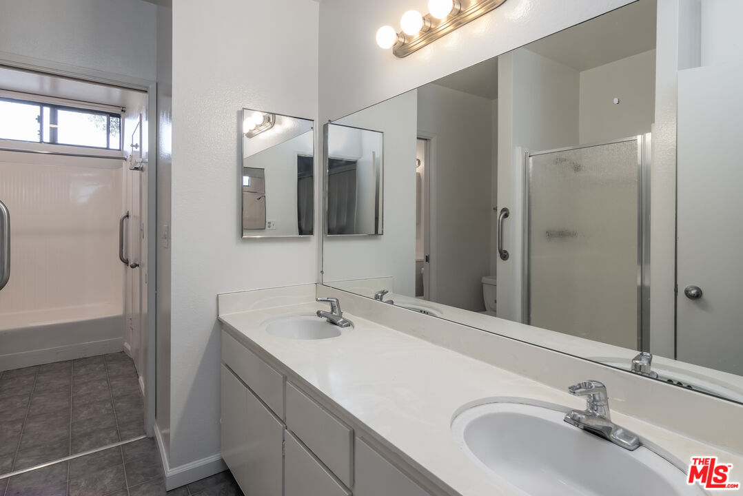 14912 Dickens St Unit: 1