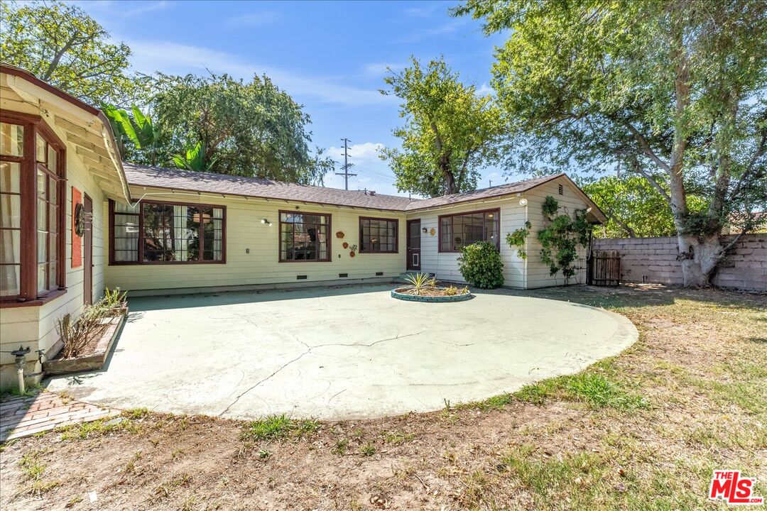 13253 Magnolia Blvd