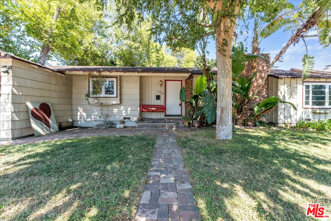 13253 Magnolia Blvd