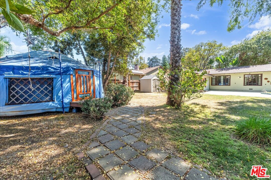 13253 Magnolia Blvd