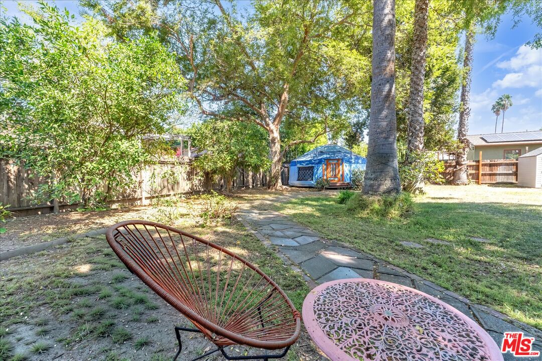 13253 Magnolia Blvd