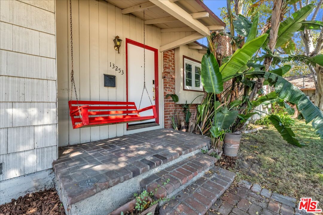 13253 Magnolia Blvd