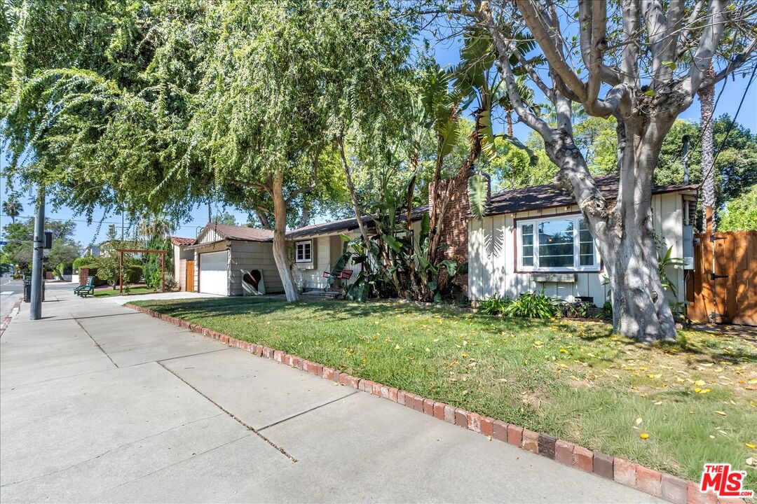 13253 Magnolia Blvd