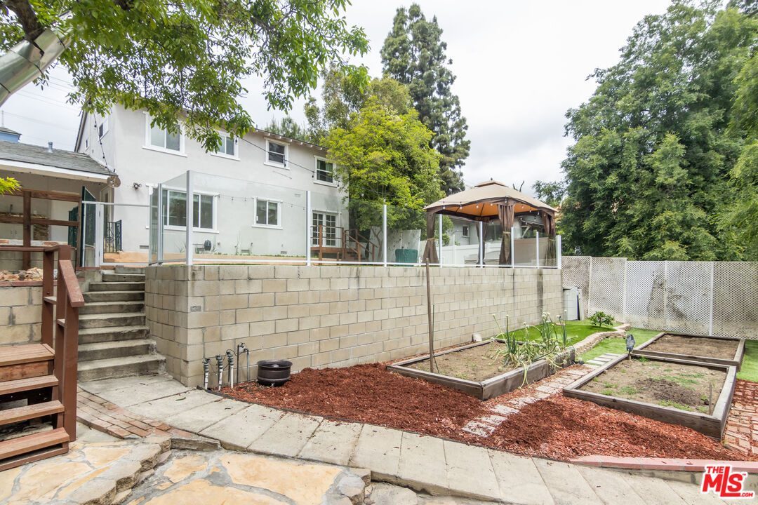 5326 Leghorn Ave