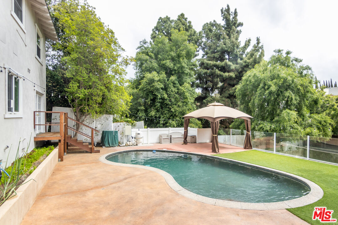 5326 Leghorn Ave