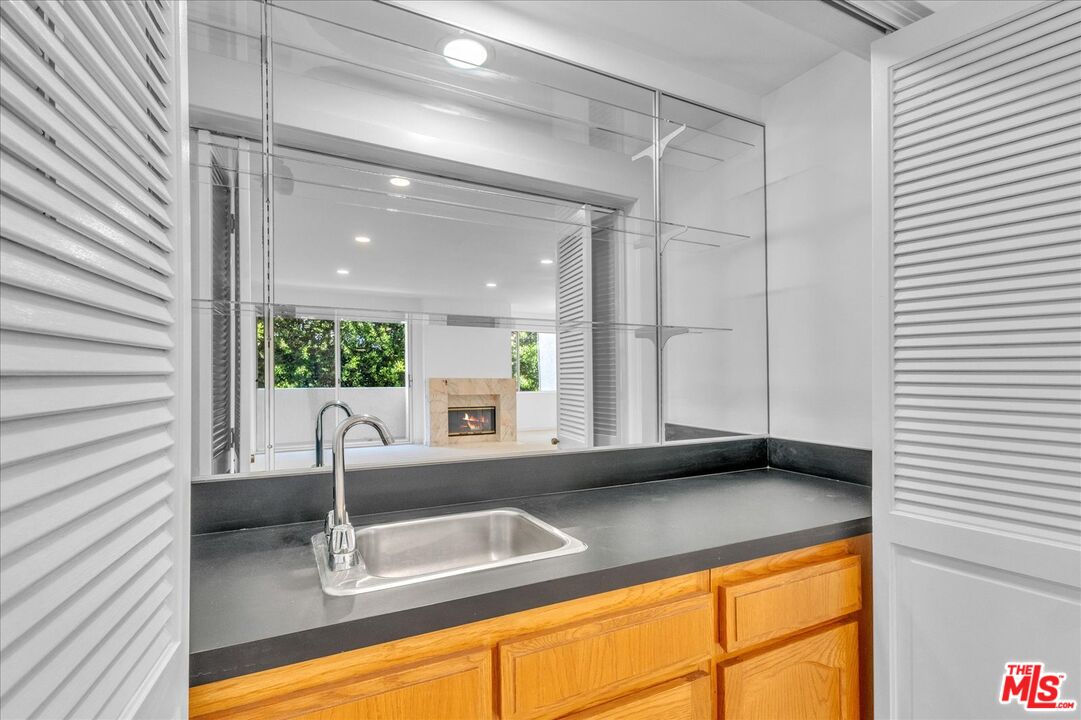 10465 Eastborne Ave Unit: 206